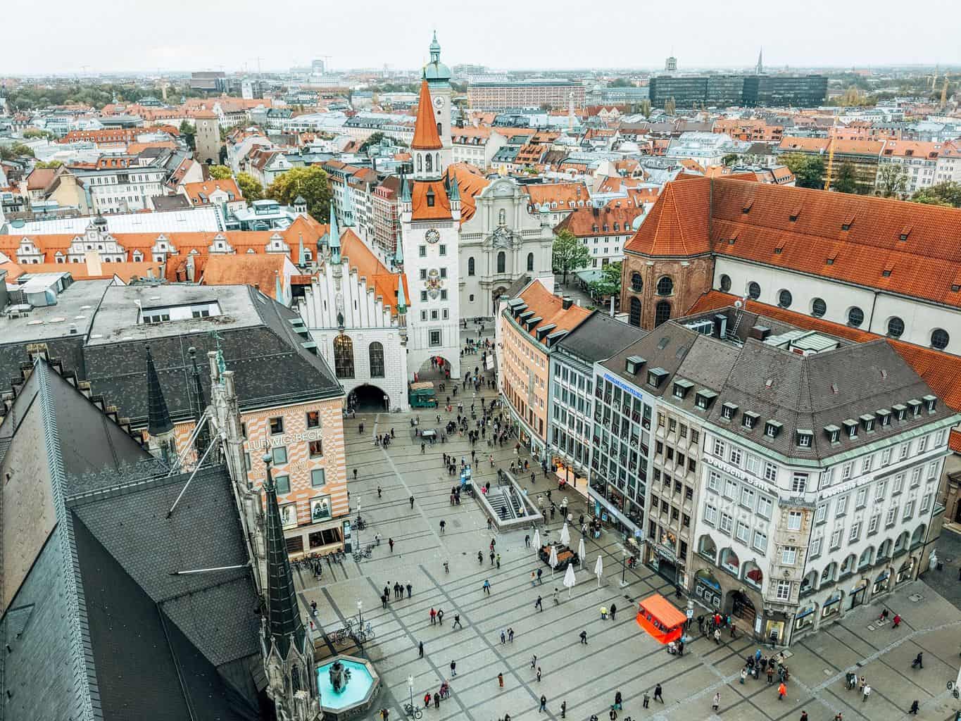 Beste in Munich Rooftops und Berlin Courtyards in Guides