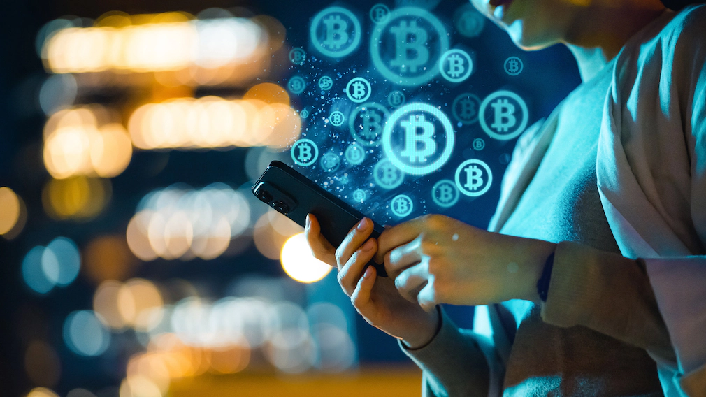 Klüger handeln mit Finanzen News im Hintergrund von Krypto Handel Online Tools